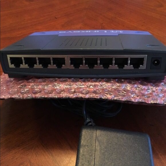 LINKSYS 8-Port 10/100 Data Hub. New - Picture 3 of 6